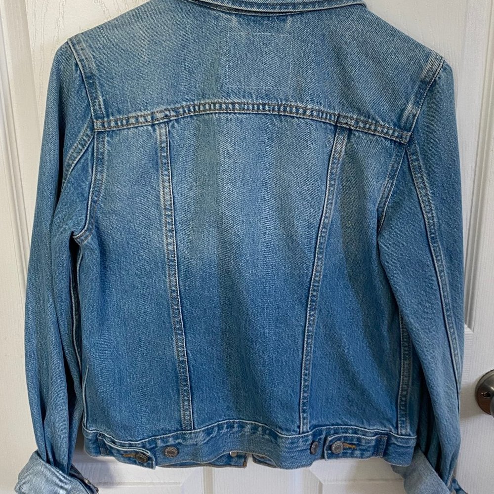 Levi’s Cutout Embroidered Jean Denim Small Mid Wash Button Up Standard Length S - Picture 2 of 4